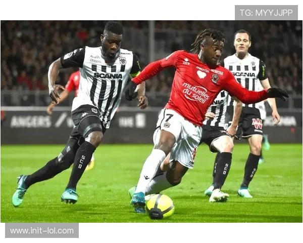 洛里昂对阵昂热:两队积分相近,主场优势或成关键因素