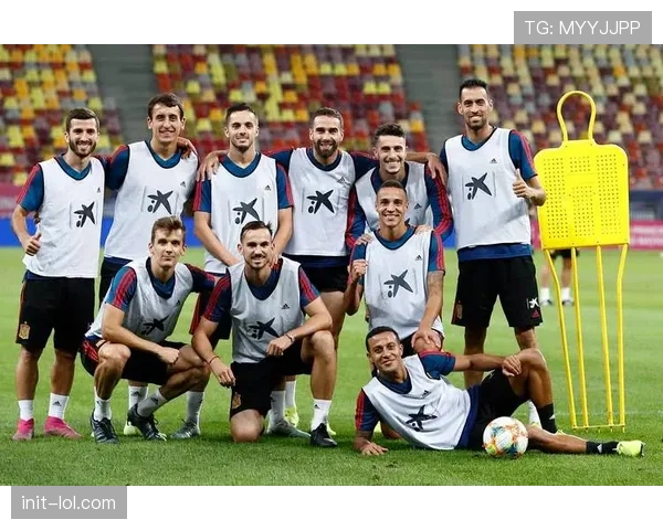 调查报告显示：德甲俱乐部官方社媒四月互动量，多特蒙德继续位居榜首